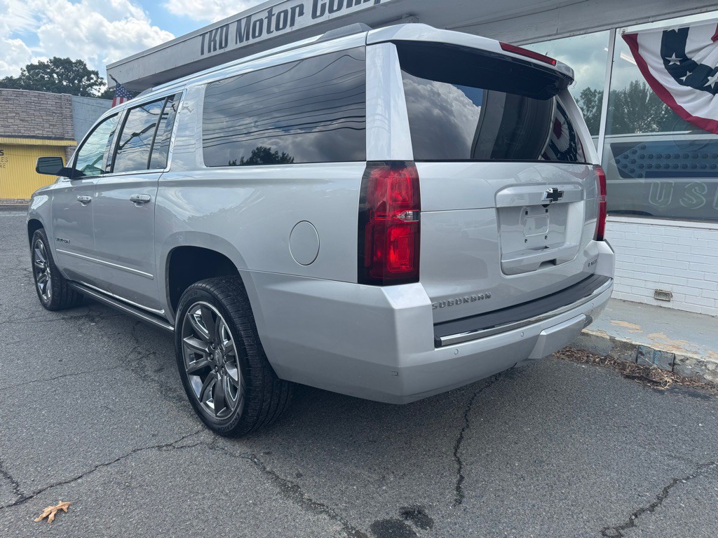 2017 Chevrolet Suburban Image 3