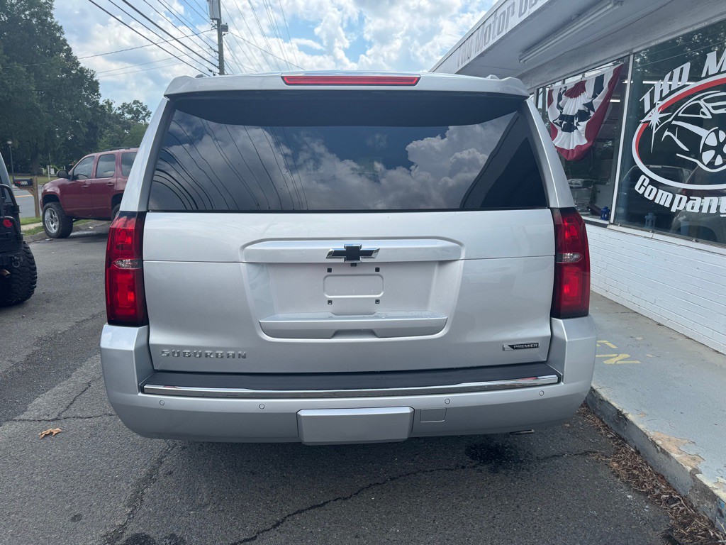 2017 Chevrolet Suburban Image 5