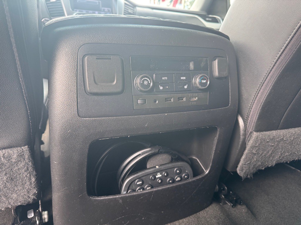 2017 Chevrolet Suburban Image 12