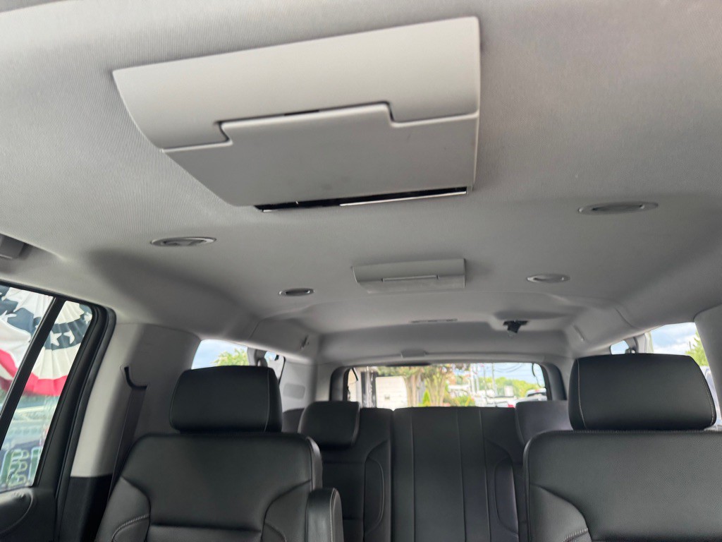 2017 Chevrolet Suburban Image 14
