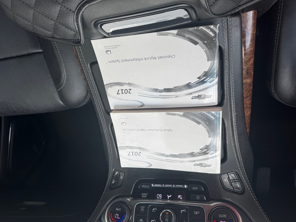 2017 Chevrolet Suburban Image 21