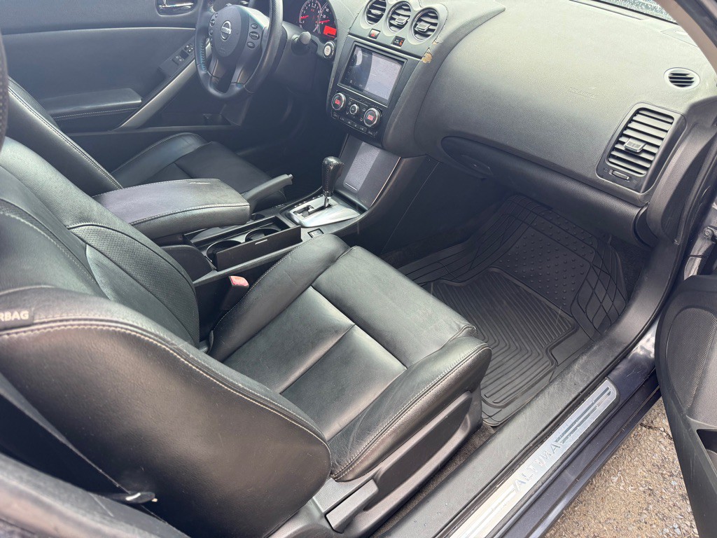 2011 Nissan Altima Image 9