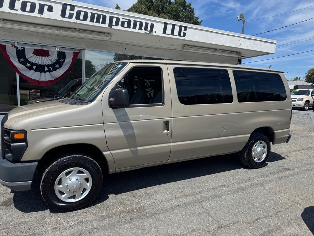 2011 Ford Econoline Image 2
