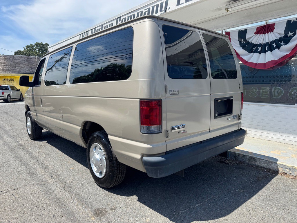 2011 Ford Econoline Image 3