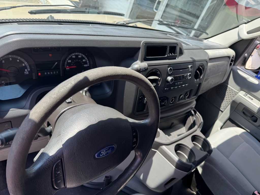 2011 Ford Econoline Image 14