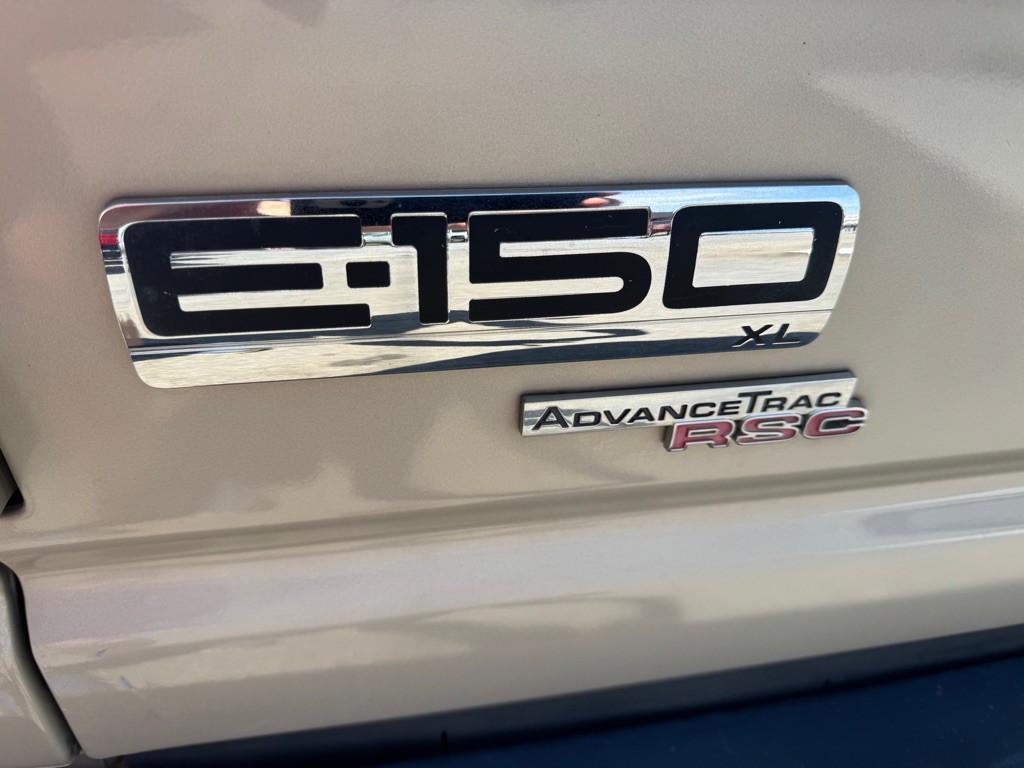 2011 Ford Econoline Image 15