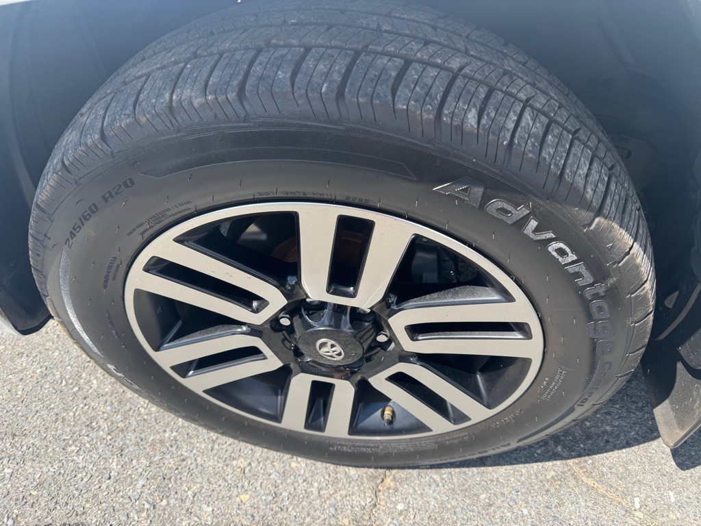 2017 Toyota 4Runner Image 9