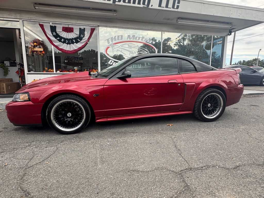 2004 Ford Mustang Image 2