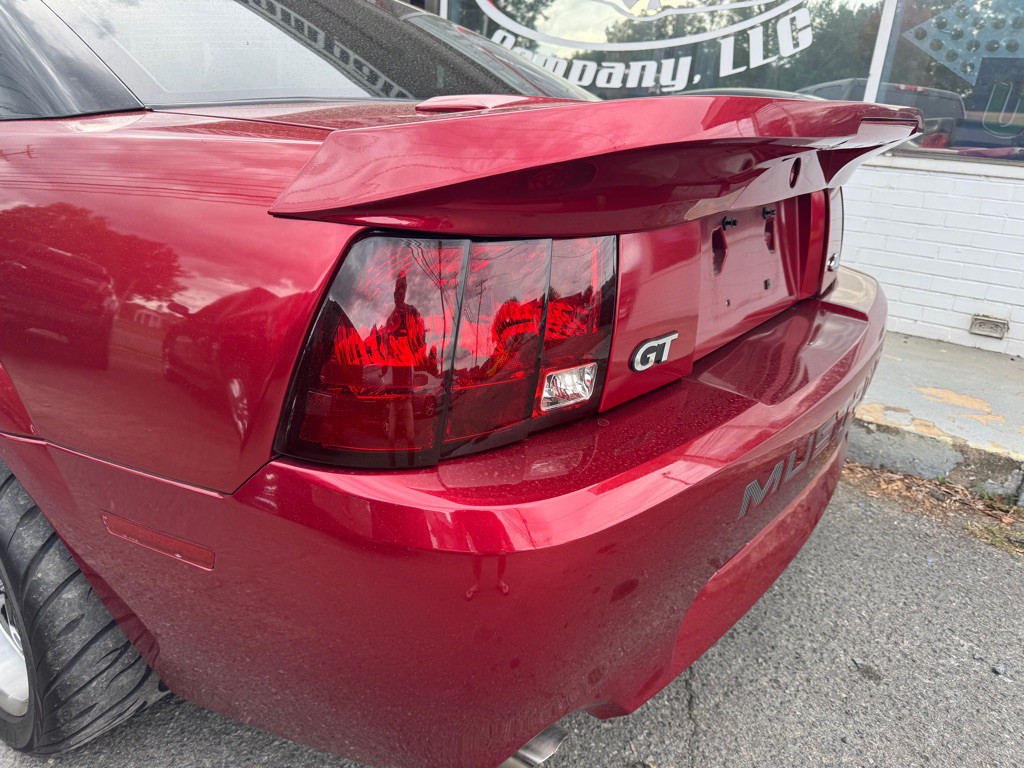 2004 Ford Mustang Image 10