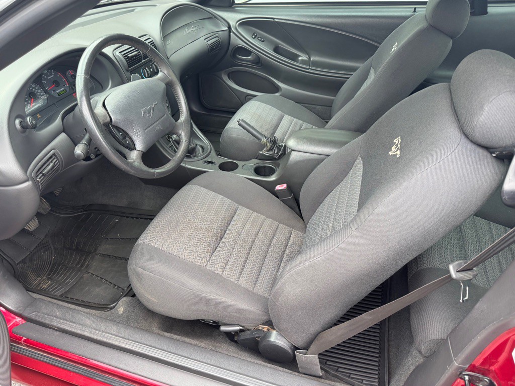 2004 Ford Mustang Image 15