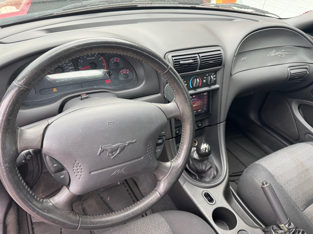 2004 Ford Mustang Image 17