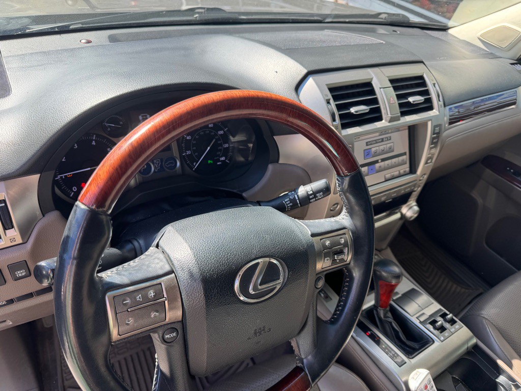 2012 Lexus GX Image 11