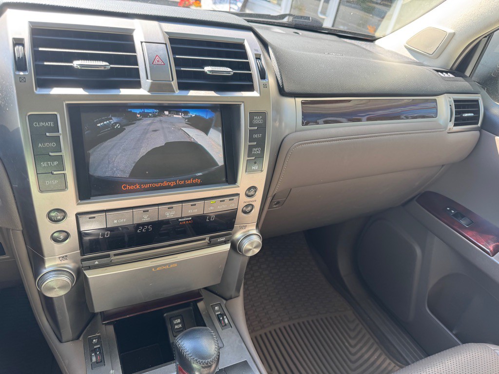 2012 Lexus GX Image 12