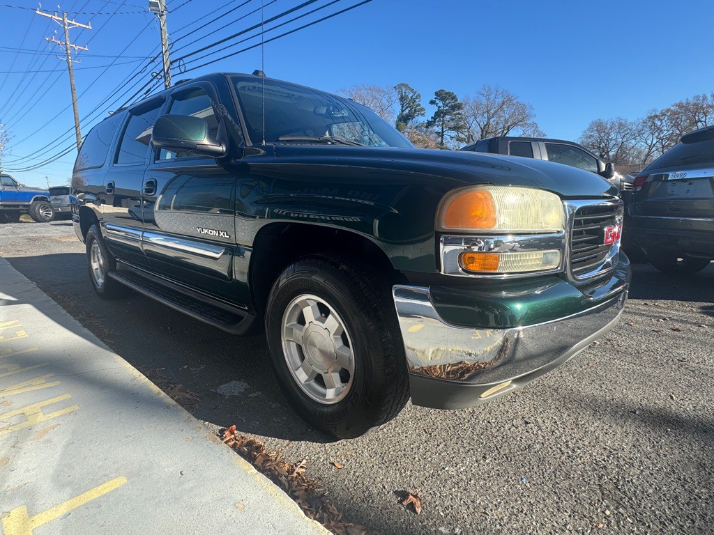 2004 GMC Yukon Image 3