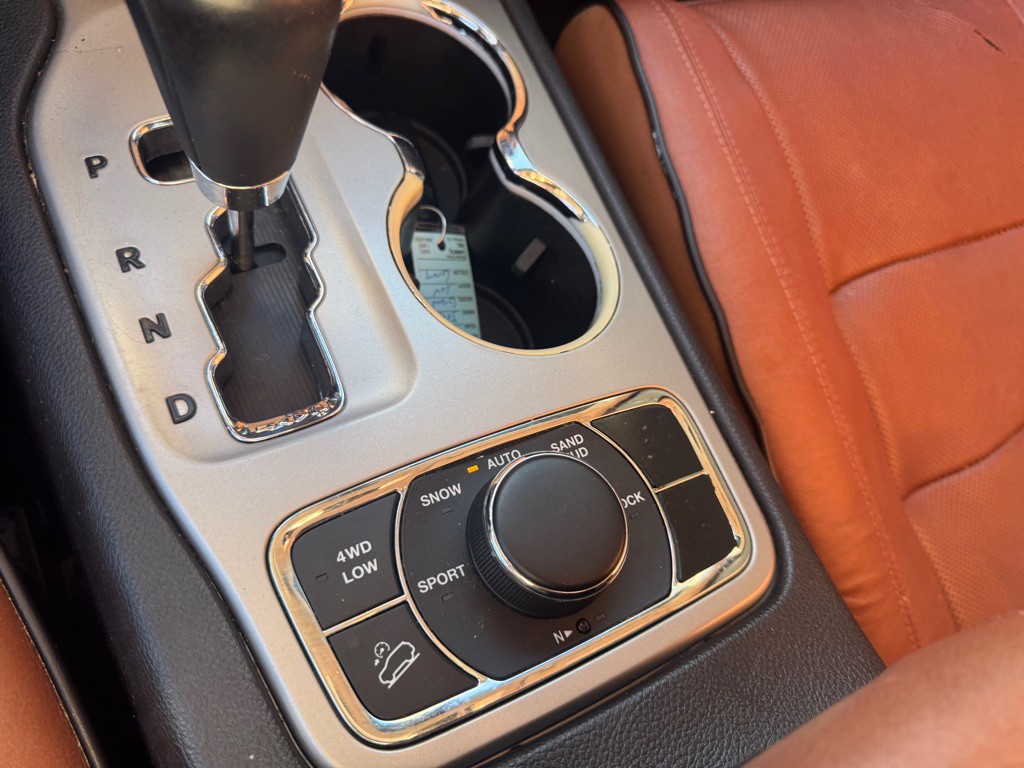 2012 Jeep Grand Cherokee Image 16