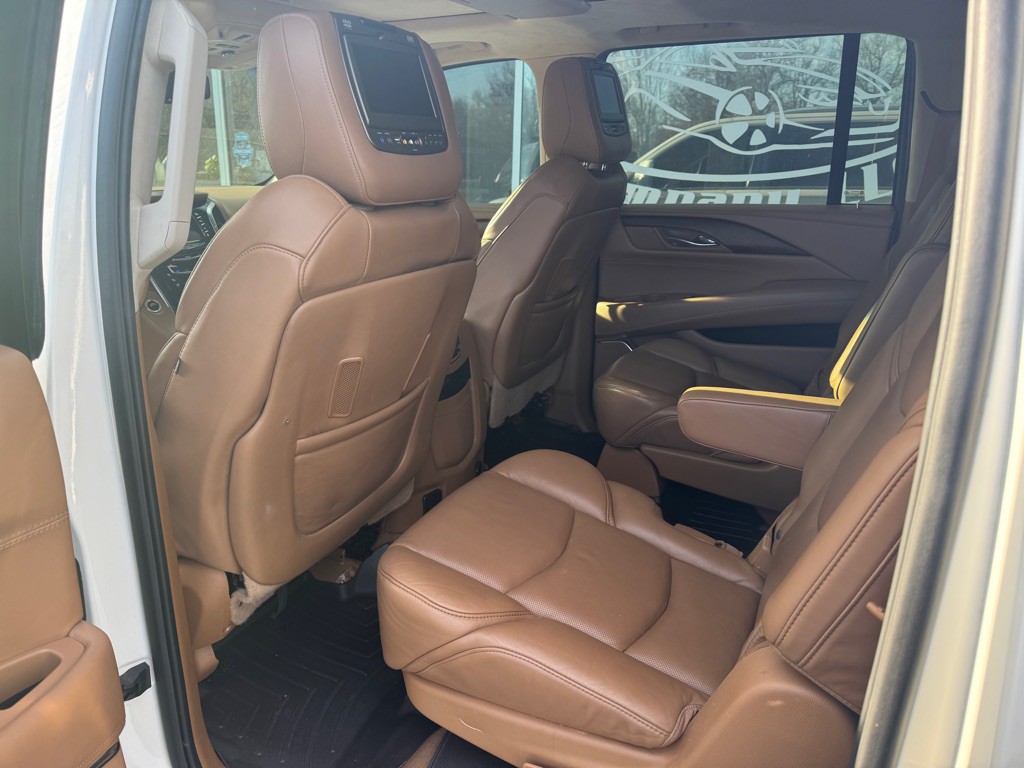 2015 Cadillac Escalade Image 11