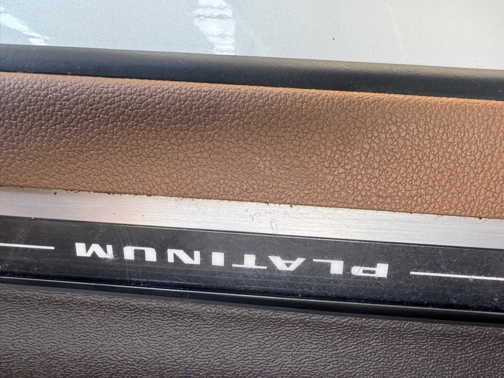 2015 Cadillac Escalade Image 15