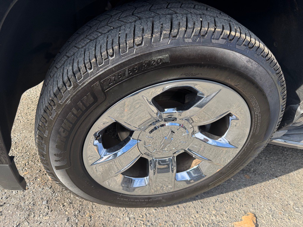 2015 Chevrolet Suburban Image 6