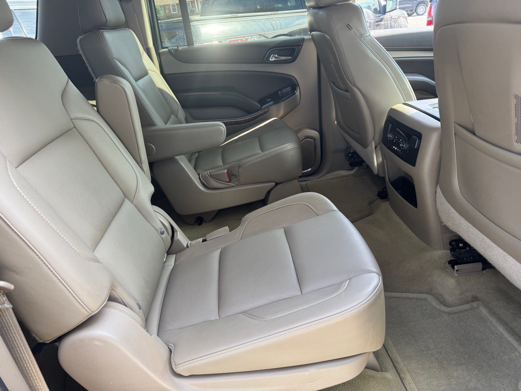 2015 Chevrolet Suburban Image 12