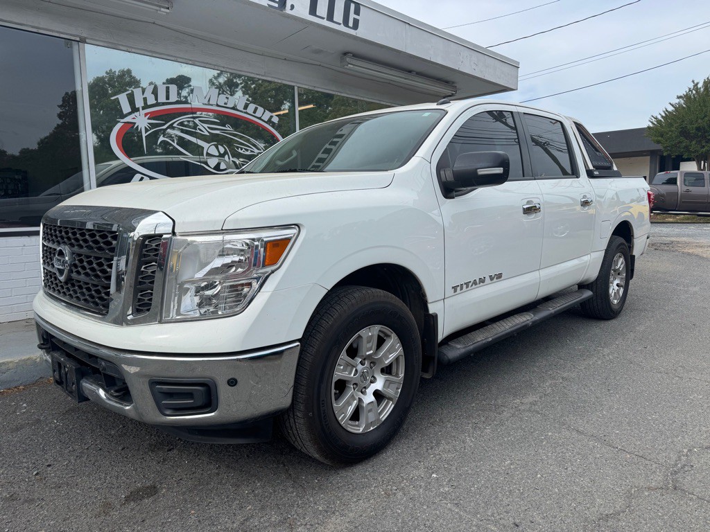 2018 Nissan Titan Image 1