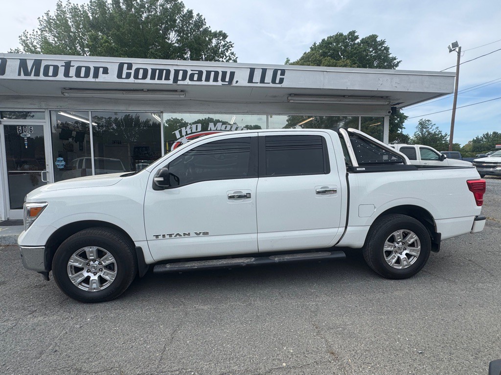 2018 Nissan Titan Image 2