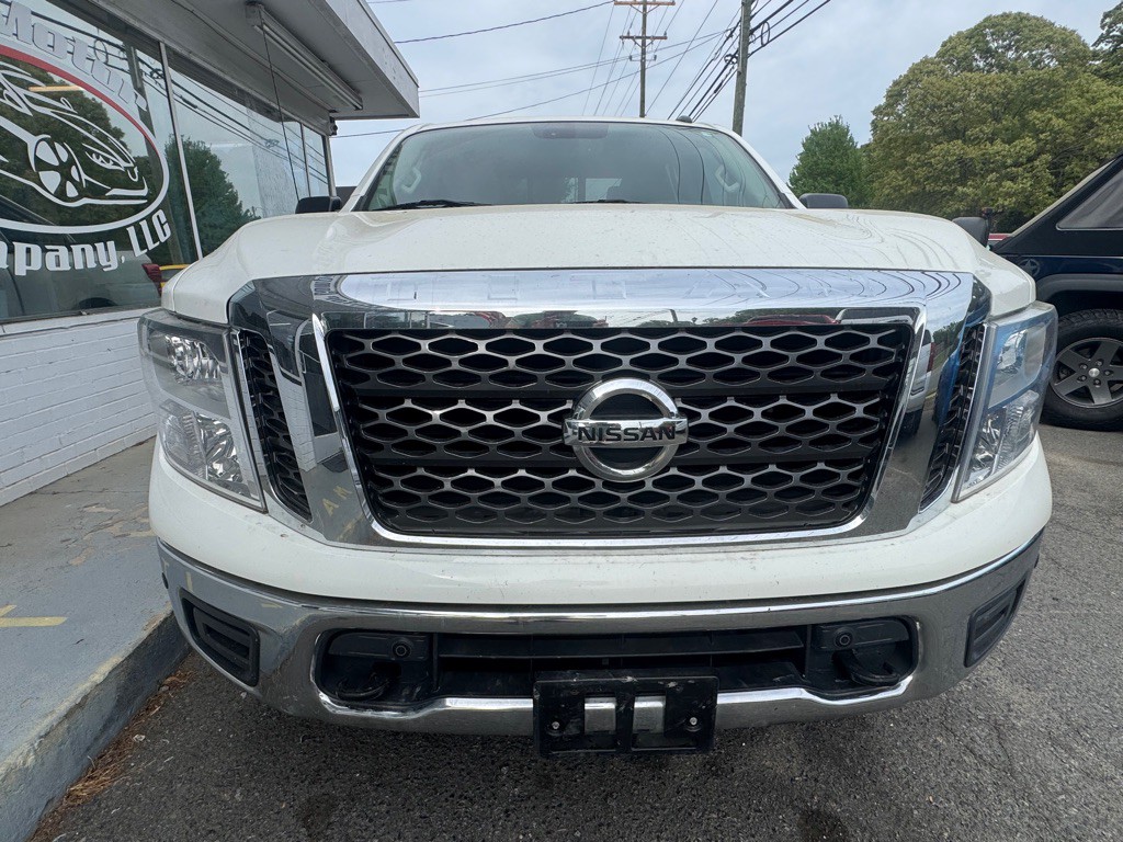 2018 Nissan Titan Image 5