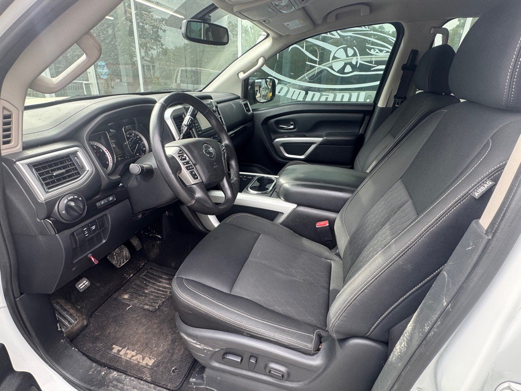 2018 Nissan Titan Image 10