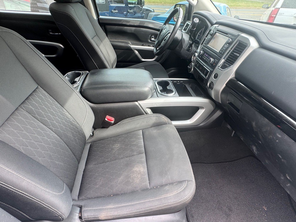 2018 Nissan Titan Image 12