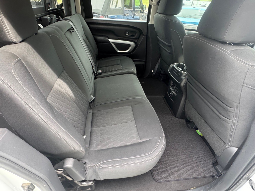 2018 Nissan Titan Image 16