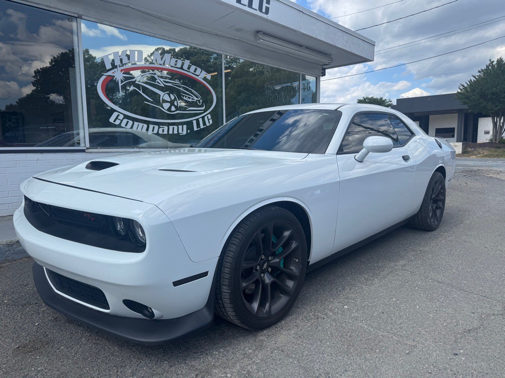 2021 Dodge Challenger Image 1
