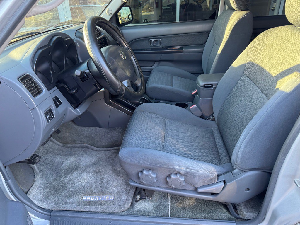 2004 Nissan Frontier Image 8