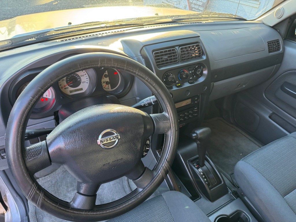2004 Nissan Frontier Image 10