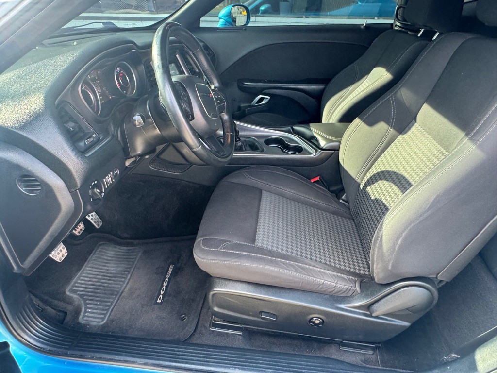 2015 Dodge Challenger Image 9