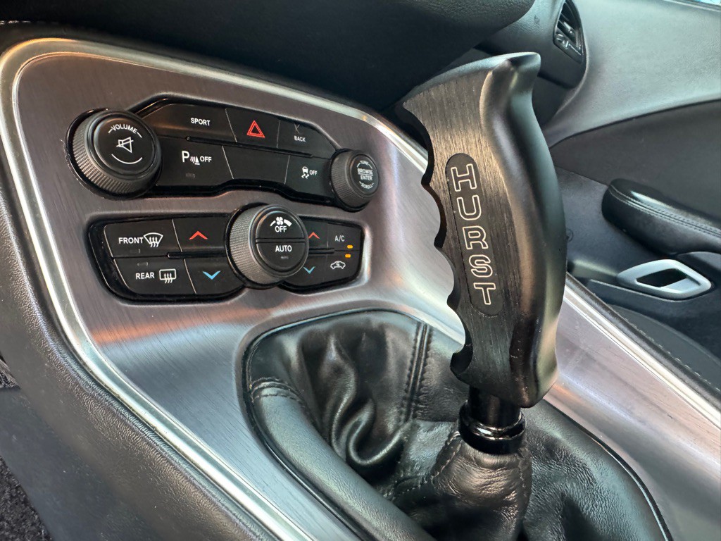 2015 Dodge Challenger Image 11