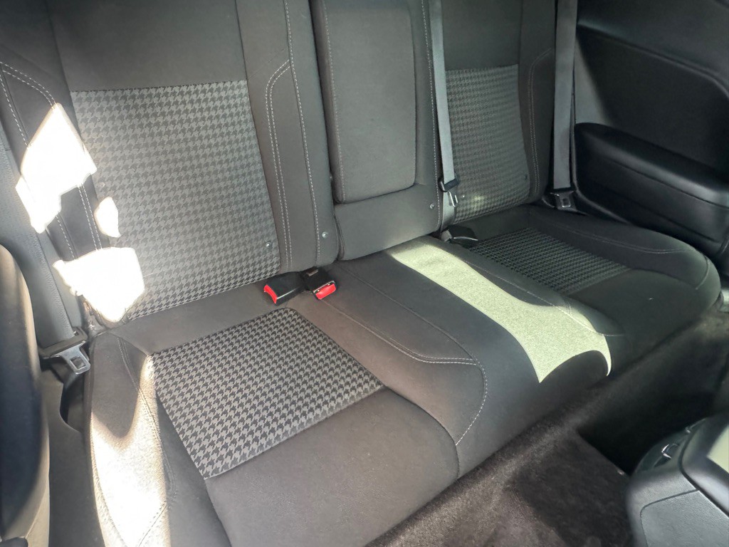 2015 Dodge Challenger Image 13