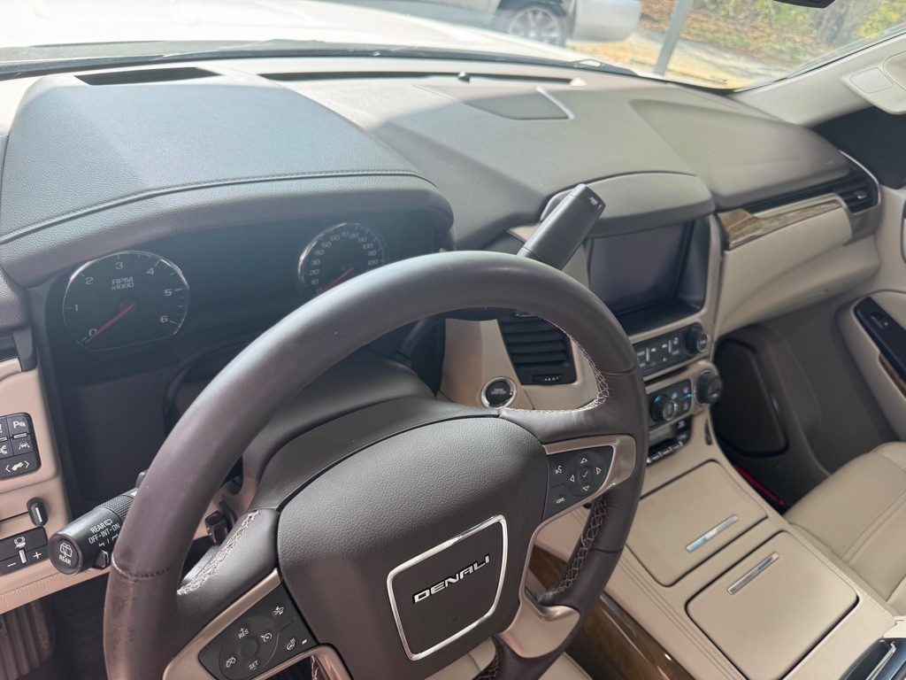 2017 GMC Yukon Image 16