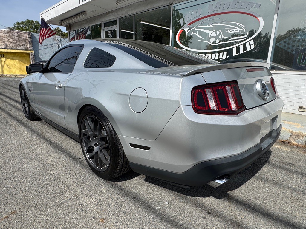 2010 Ford Mustang Image 3