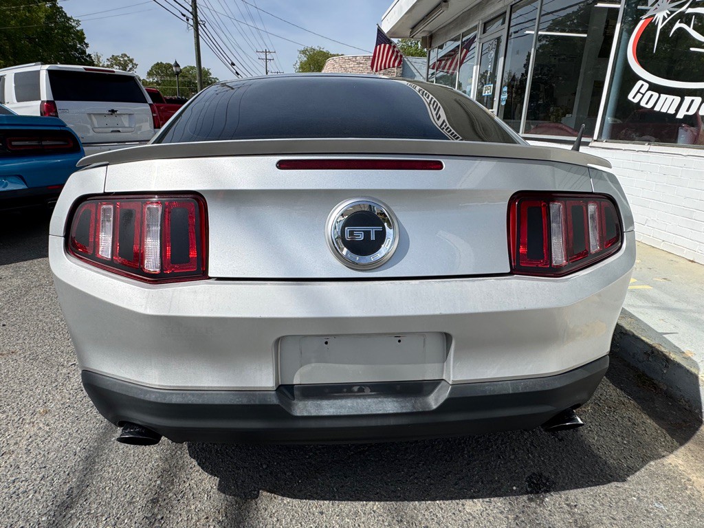 2010 Ford Mustang Image 4