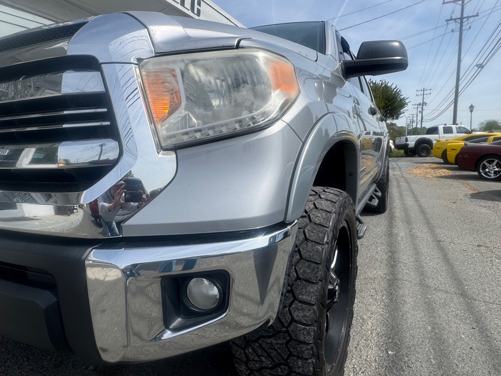 2017 Toyota Tundra Image 9