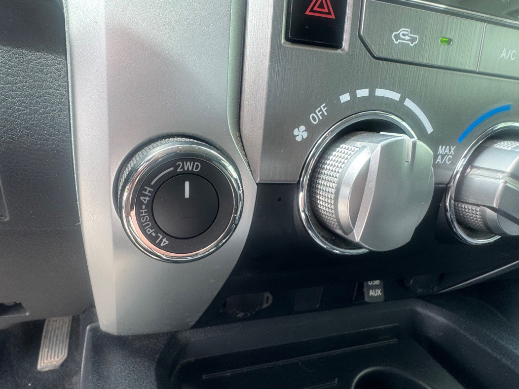 2017 Toyota Tundra Image 12