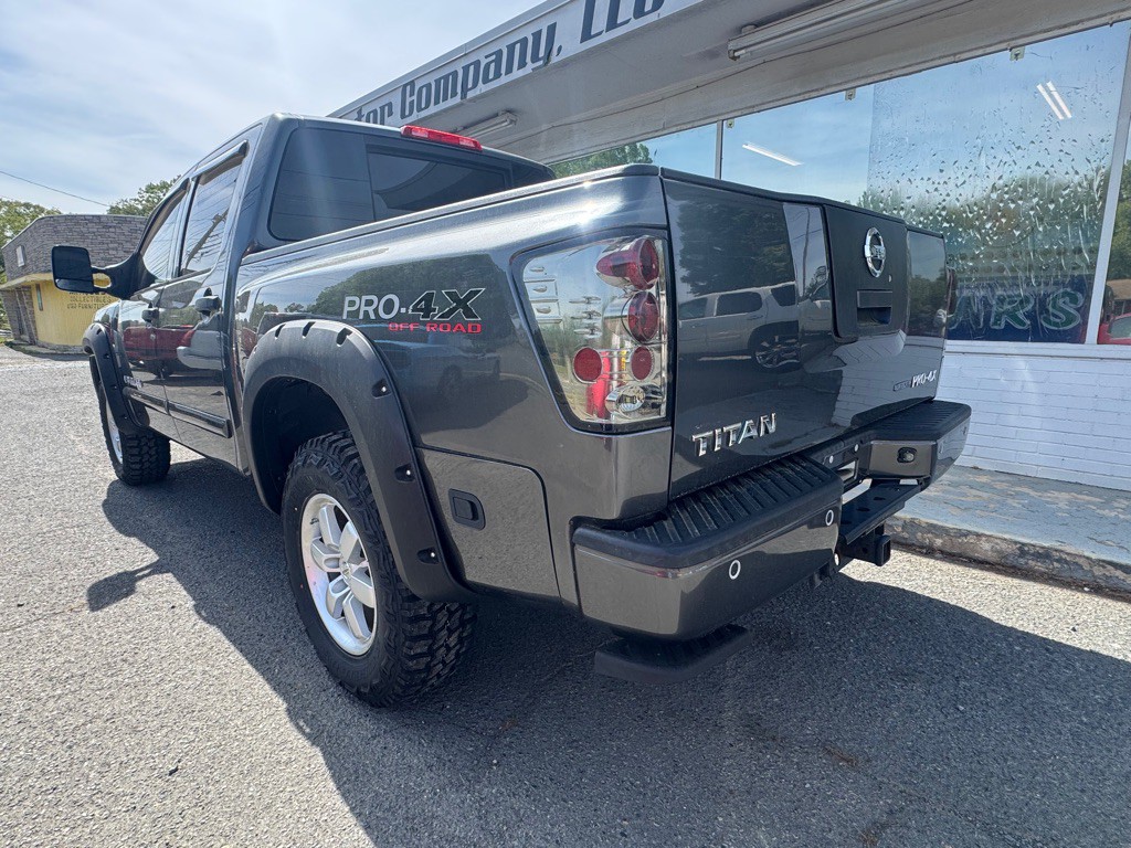 2010 Nissan Titan Image 3