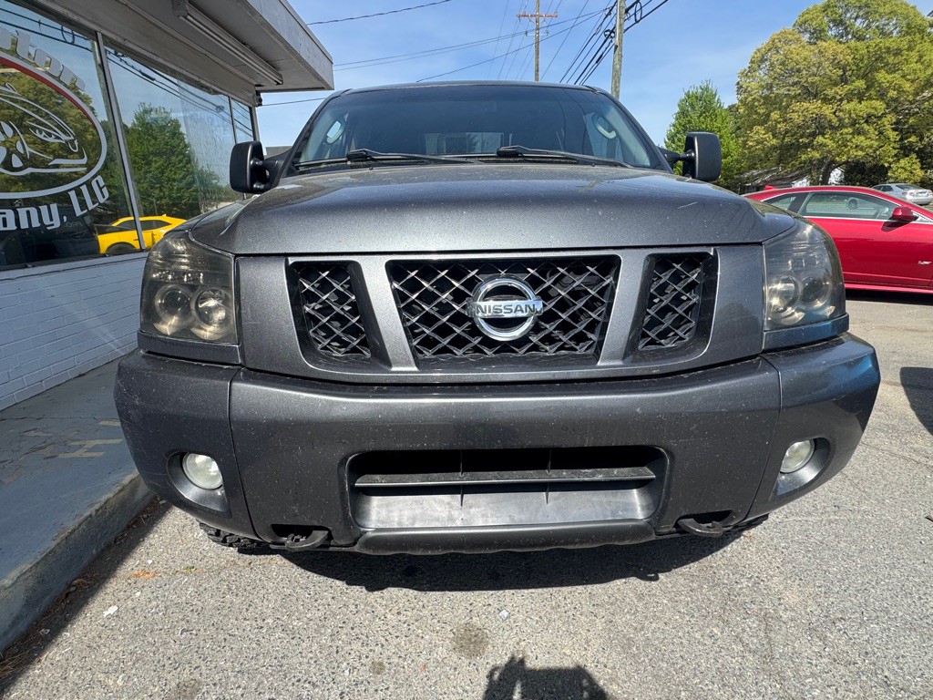 2010 Nissan Titan Image 5