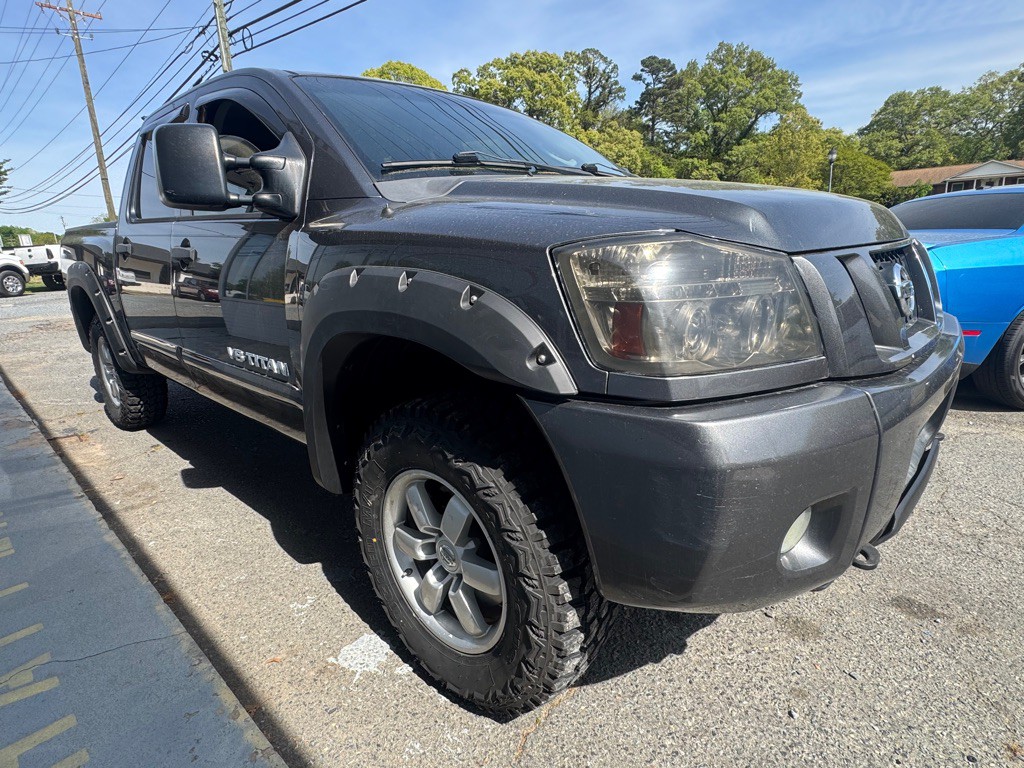2010 Nissan Titan Image 6