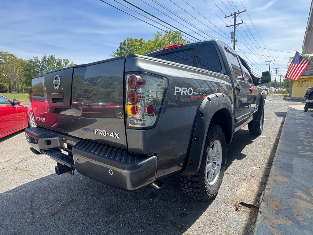 2010 Nissan Titan Image 7