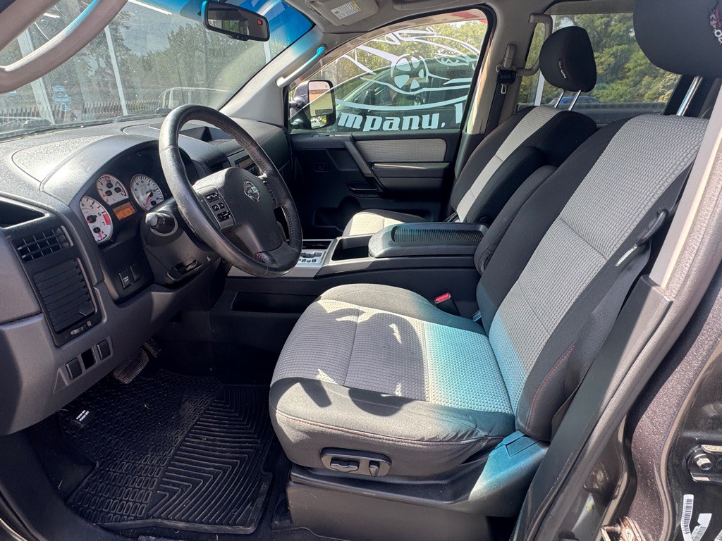 2010 Nissan Titan Image 11