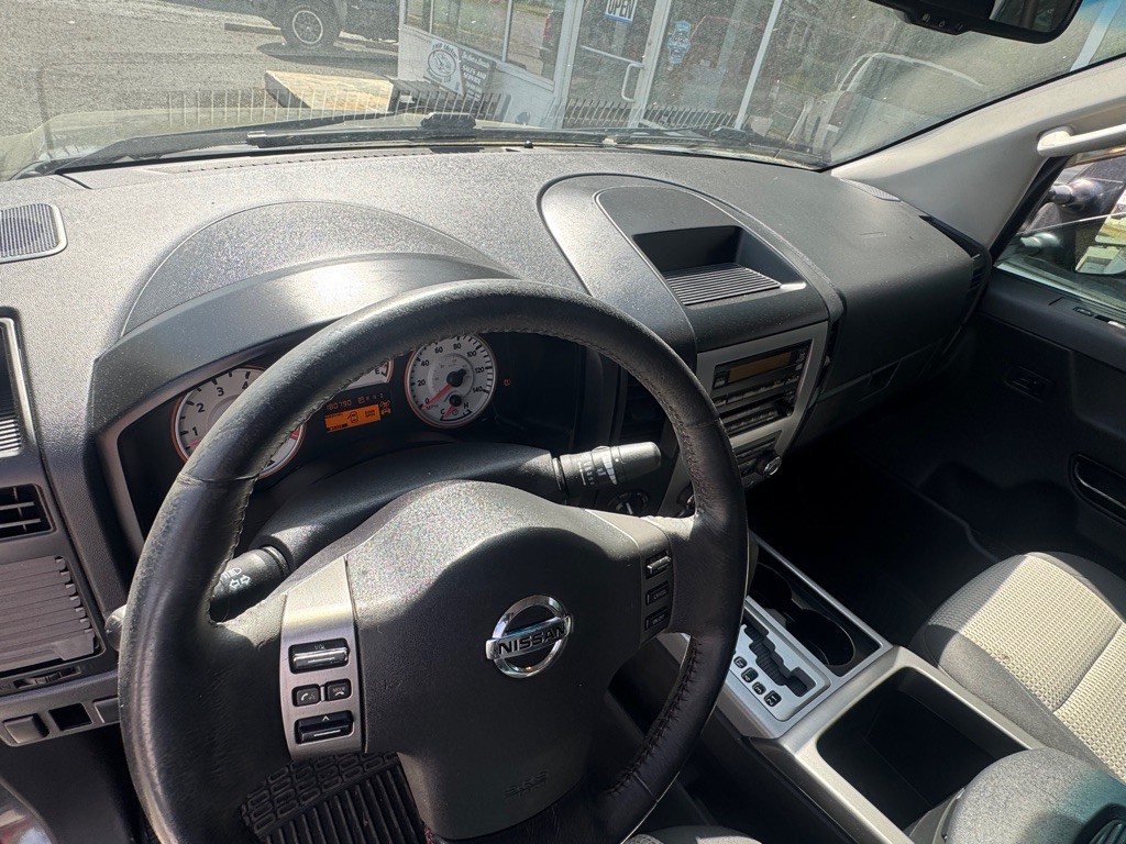2010 Nissan Titan Image 15