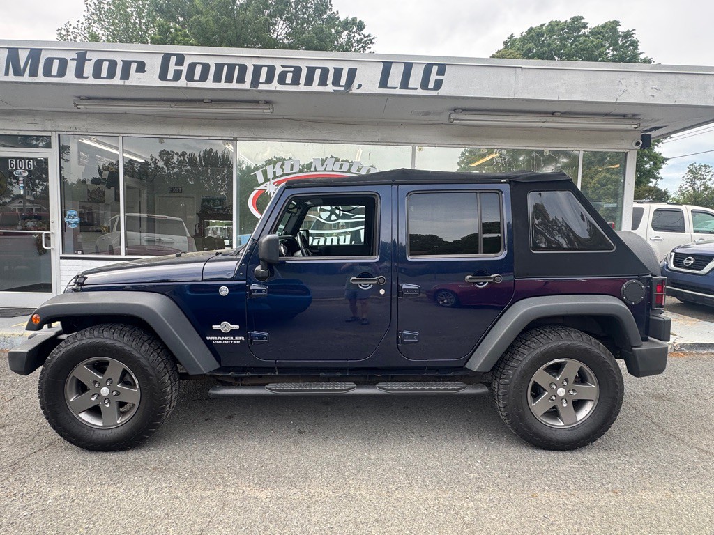 2013 Jeep Wrangler Unlimited Image 2
