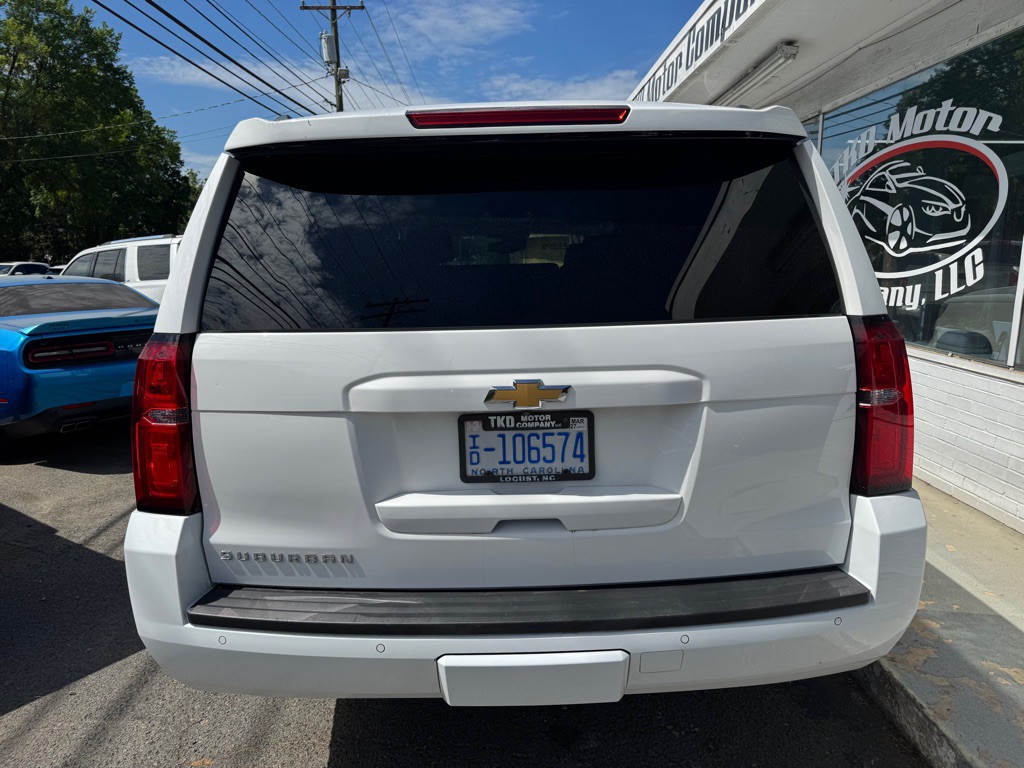 2015 Chevrolet Suburban Image 3
