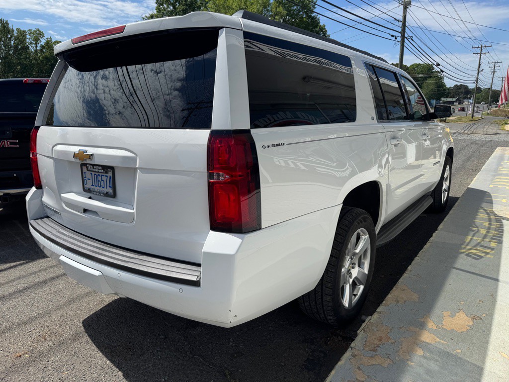 2015 Chevrolet Suburban Image 4