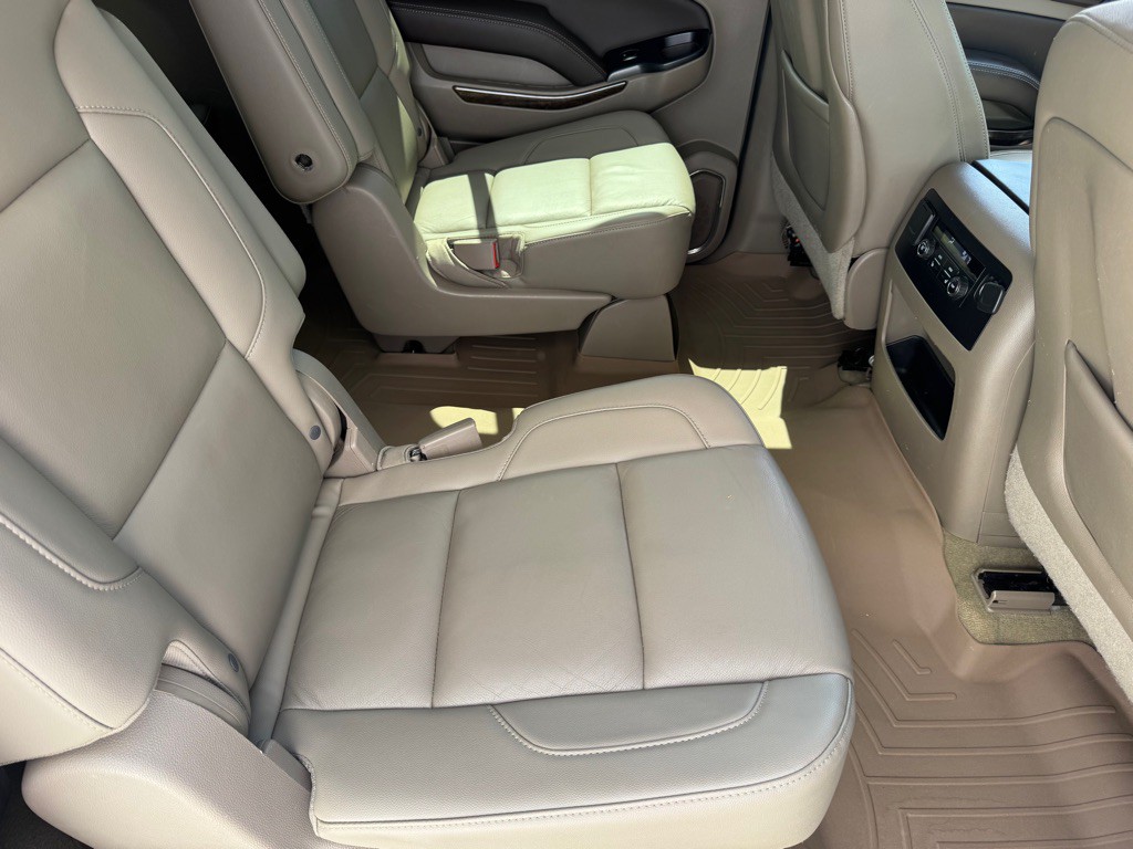 2015 Chevrolet Suburban Image 11